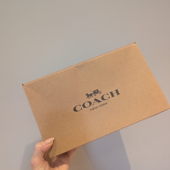 Brand New Coach Beige Floral Women's Bag - Picture 5 of 13